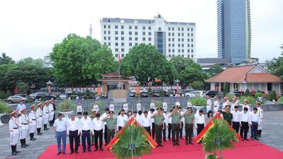 Đại Tướng Tô Lâm dâng hương tưởng niệm Chủ tịch Hồ Chí Minh và thăm các gia đình có công với cách mạng
